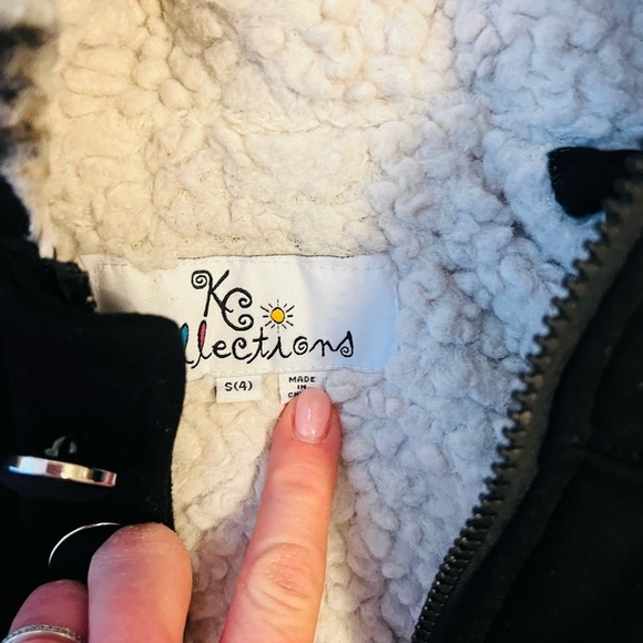 Adorable girl size 4 black coat with leopard faux fur trim on good condition - Picture 7 of 7